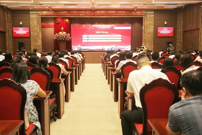 Thứ trưởng Nguyễn Thanh Tú báo cáo triển khai Nghị quyết số 66-NQ/TW tại Hà Nội